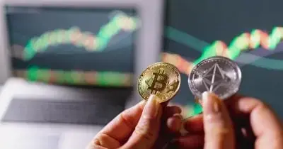 Altcoin Traders Outperform Large Cap Investors, But Risks Remain High