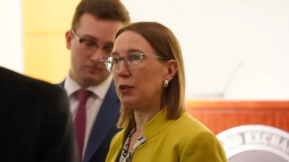 DeFi Vaults May Be Subject to Securities Laws, Warns SEC's Peirce
